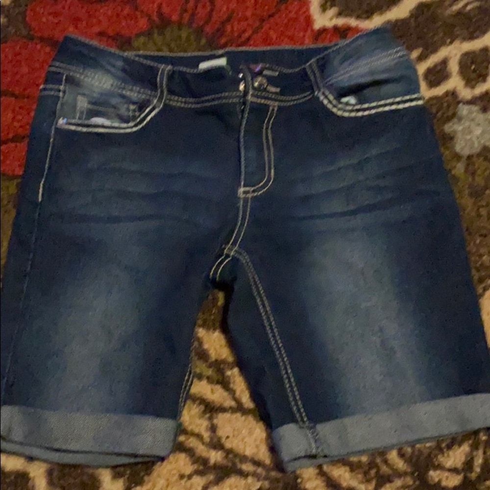 Shorts - Picture 3 of 4